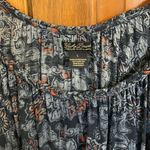 Lucky Brand top like new - Picture 2 of 2